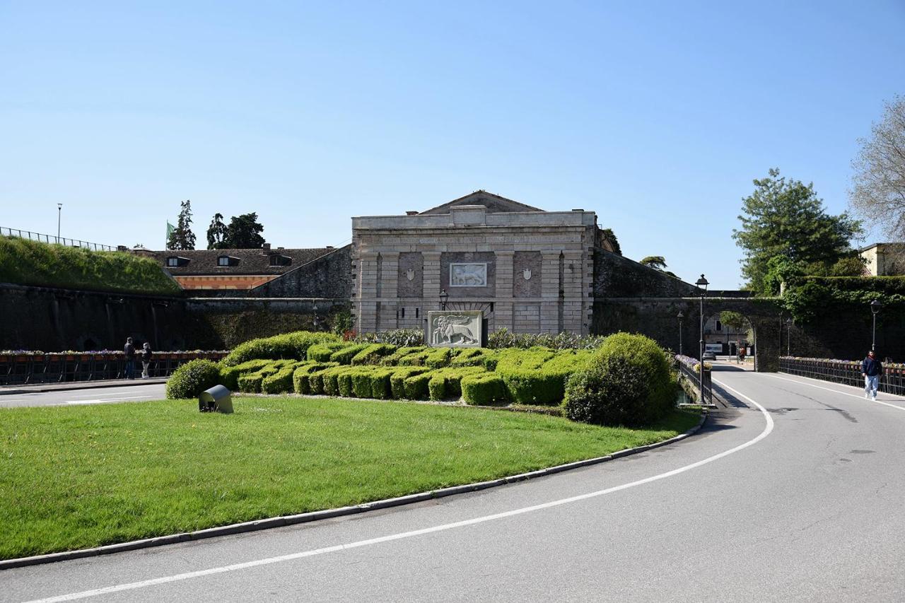 Prigioni House Bed and Breakfast Peschiera del Garda Buitenkant foto