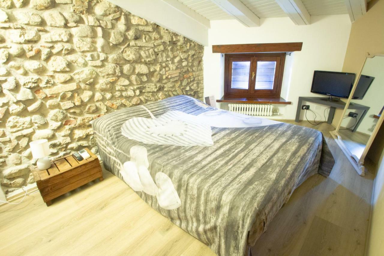 Prigioni House Bed and Breakfast Peschiera del Garda Buitenkant foto